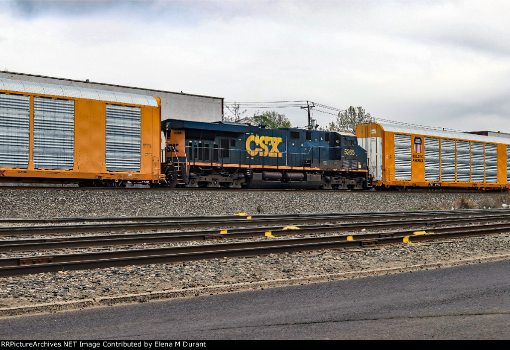 CSX 5265 on M-567